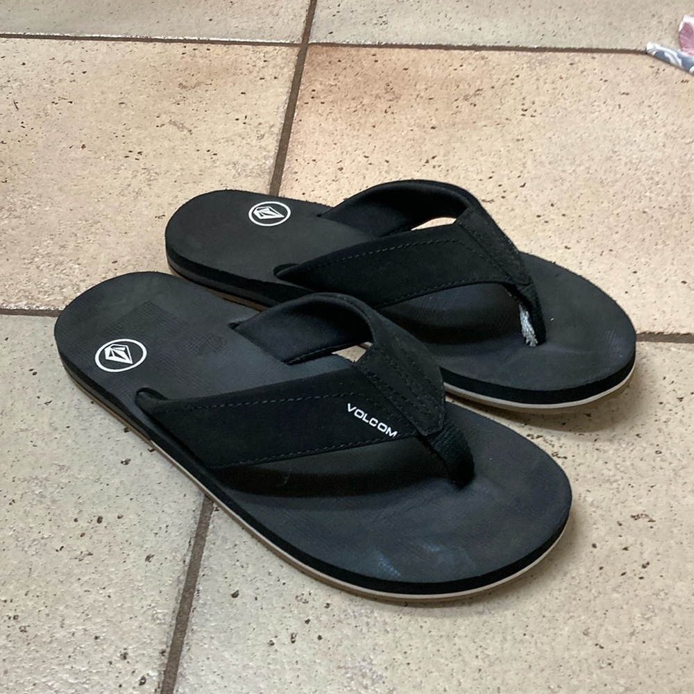 Volcom, flip flops, size 5